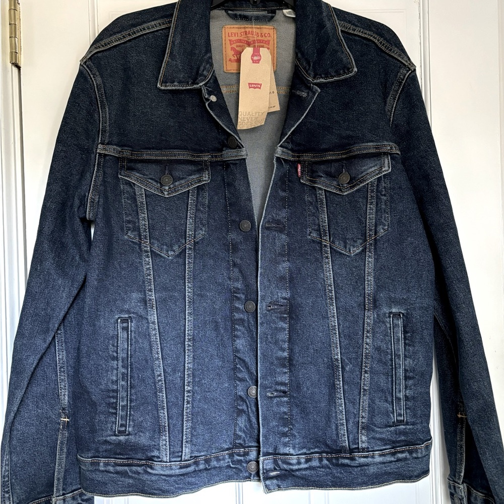 NEW WITH TAGS Levi’s Men’s Denim Jacket Size Large